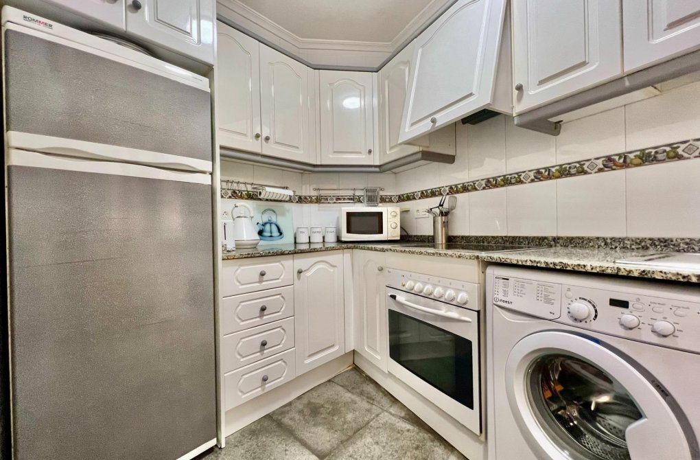 Resale - Apartment - Torrevieja - Playa del cura