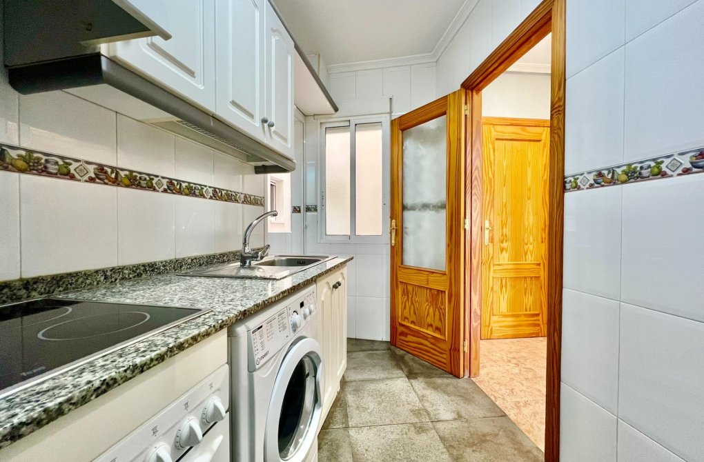 Resale - Apartment - Torrevieja - Playa del cura