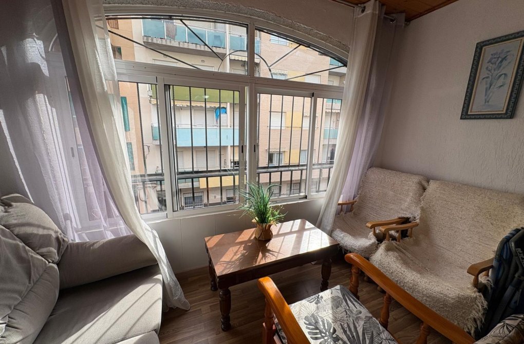 Resale - Apartment - Torrevieja - Acequion