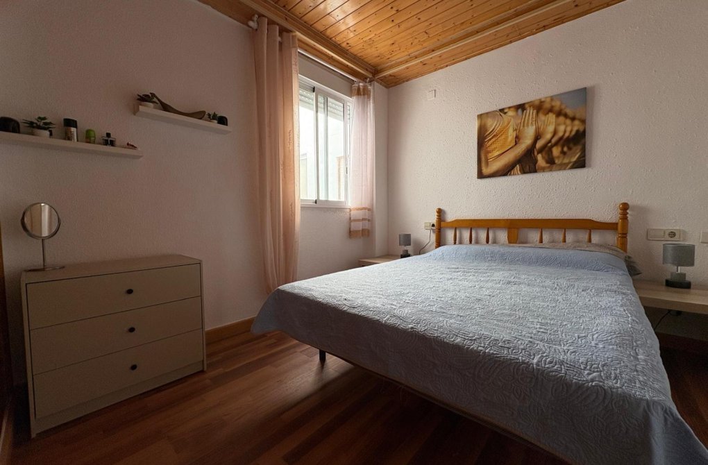 Resale - Apartment - Torrevieja - Acequion