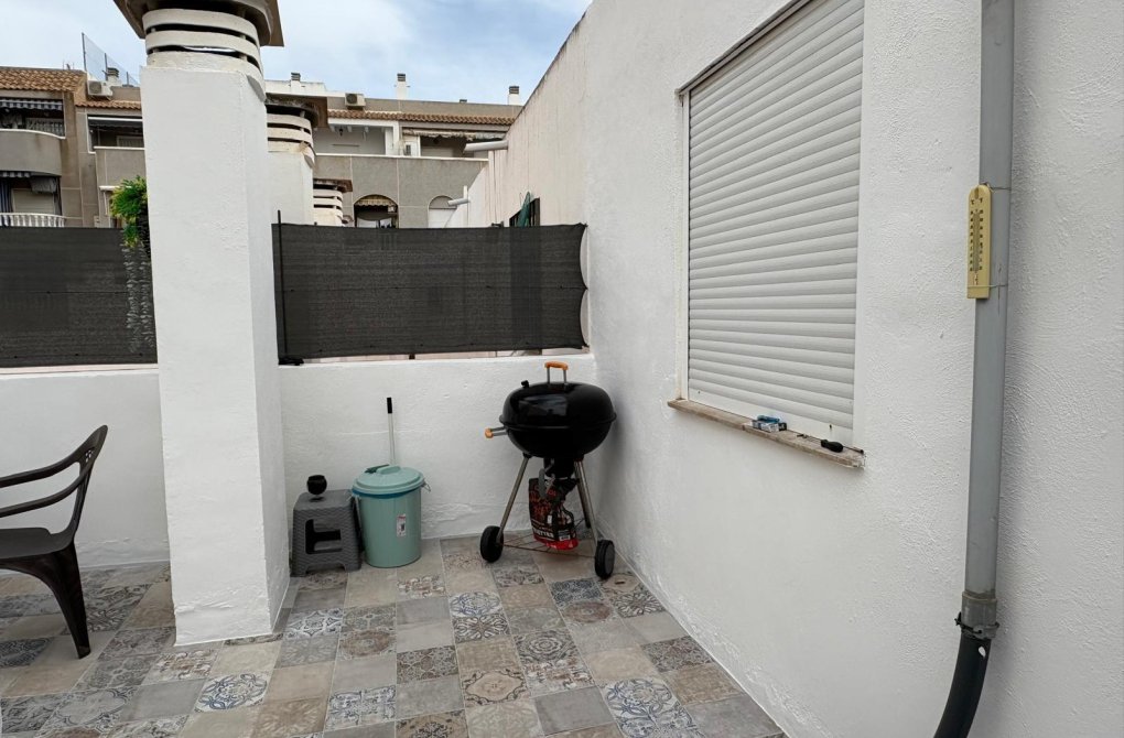 Resale - Apartment - Torrevieja - Acequion