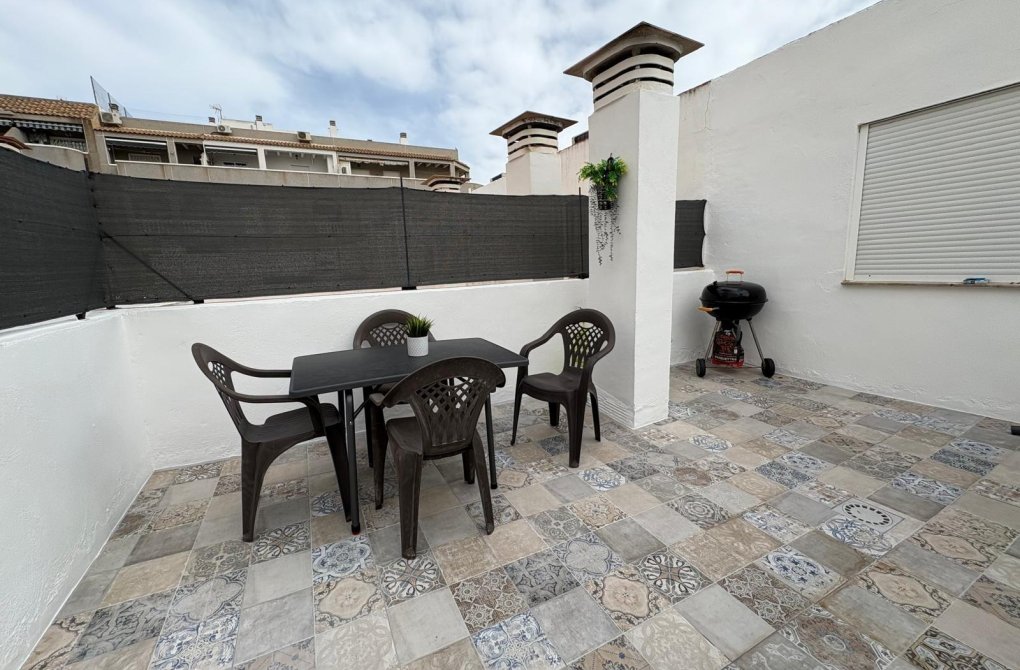 Resale - Apartment - Torrevieja - Acequion