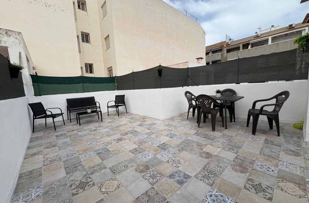 Resale - Apartment - Torrevieja - Acequion