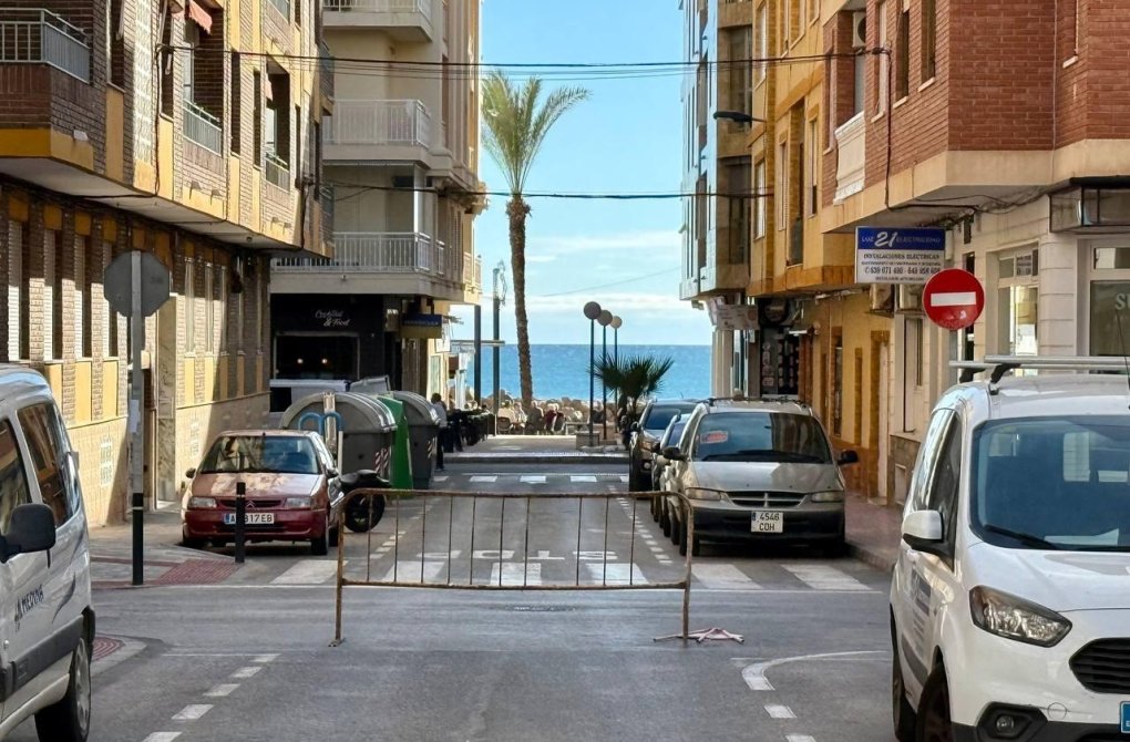 Resale - Apartment - Torrevieja - Playa del cura
