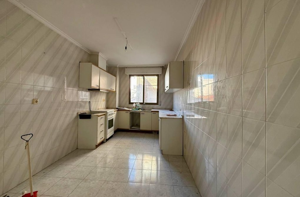 Resale - Apartment - Torrevieja - Playa del cura