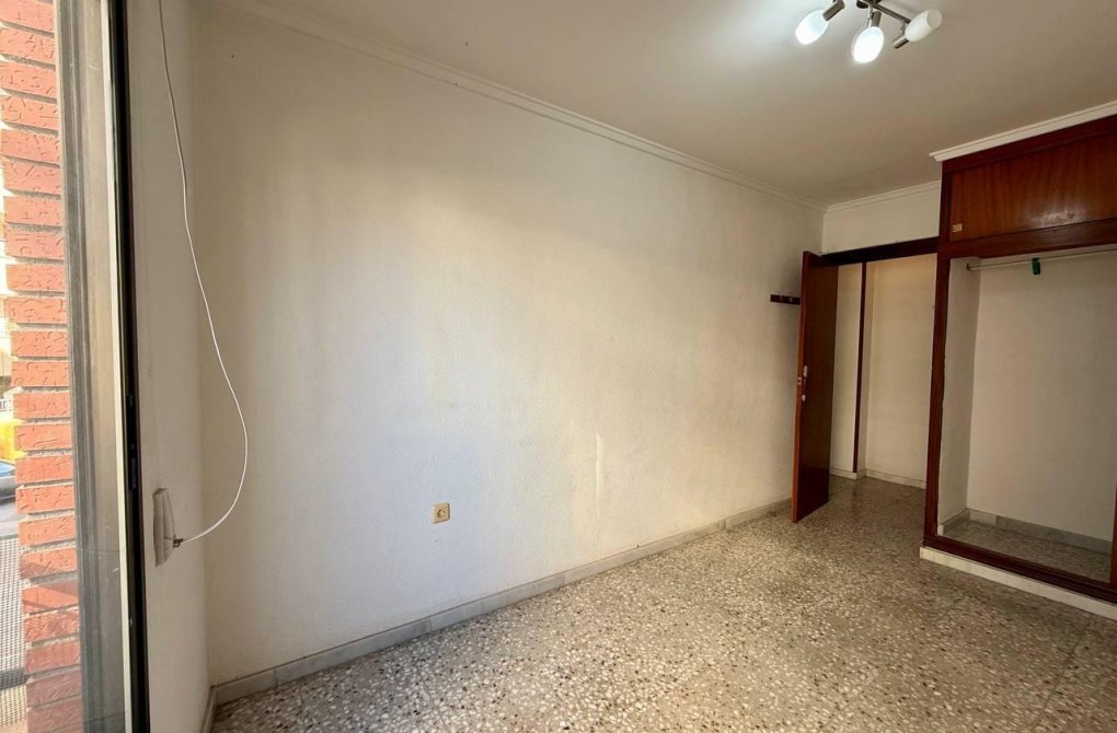 Resale - Apartment - Torrevieja - Playa del cura