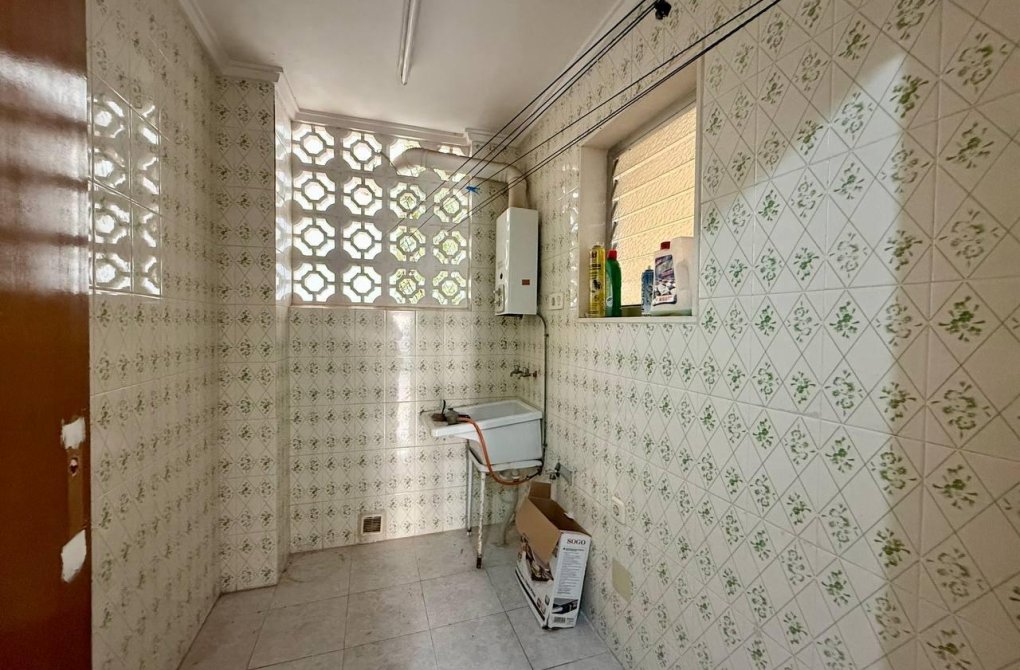 Resale - Apartment - Torrevieja - Playa del cura