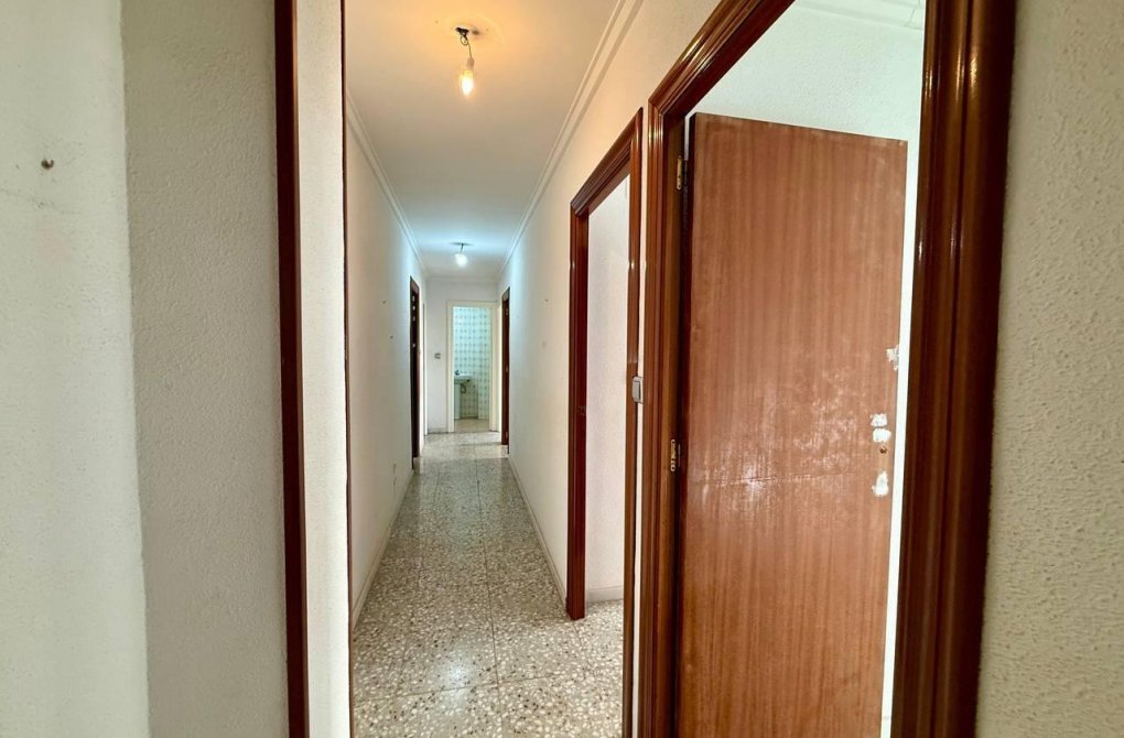 Resale - Apartment - Torrevieja - Playa del cura