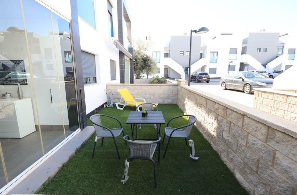 Resale - Bungalow - Orihuela Costa - La Zenia