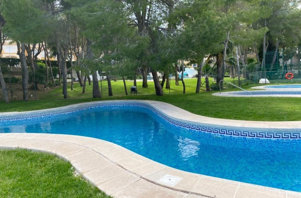 Resale - Apartment - Orihuela Costa - Campoamor