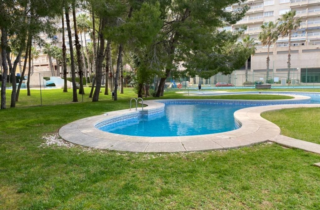 Resale - Apartment - Orihuela Costa - Campoamor