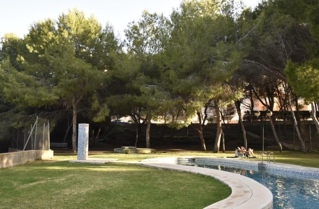 Resale - Apartment - Orihuela Costa - Campoamor