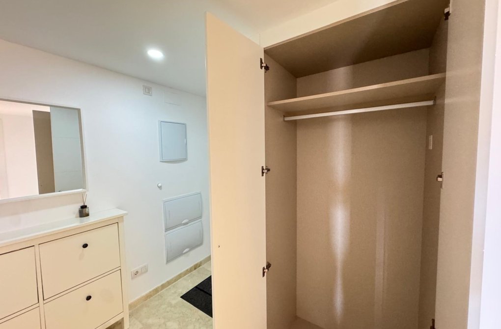 Resale - Apartment - Torrevieja - Punta prima