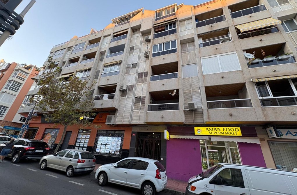 Resale - Apartment - Torrevieja - Playa del cura