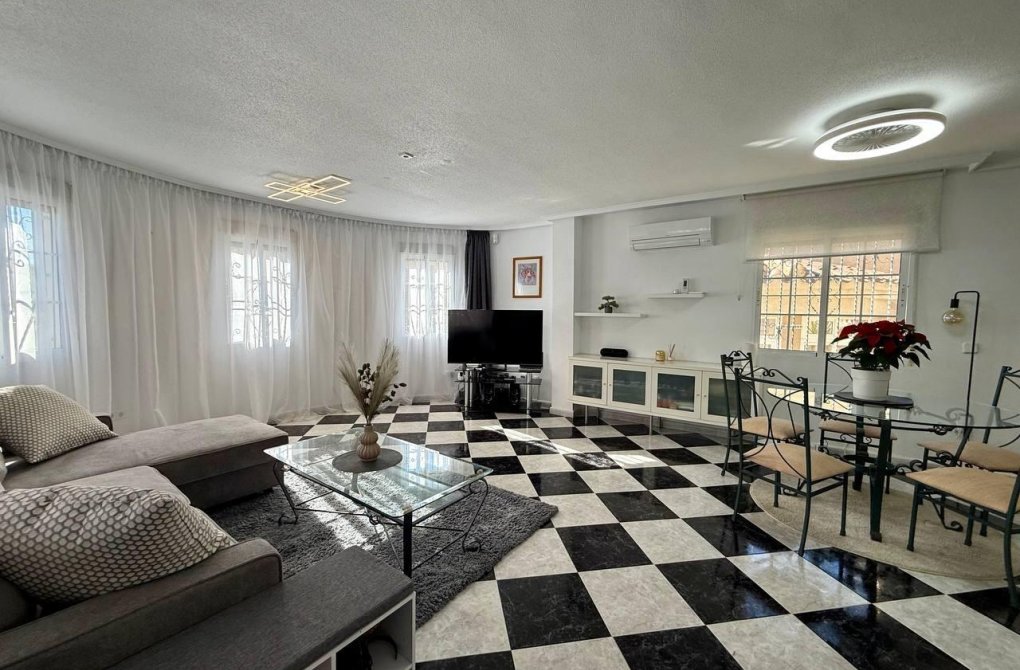 Resale - Villa - Orihuela Costa - Playa Flamenca