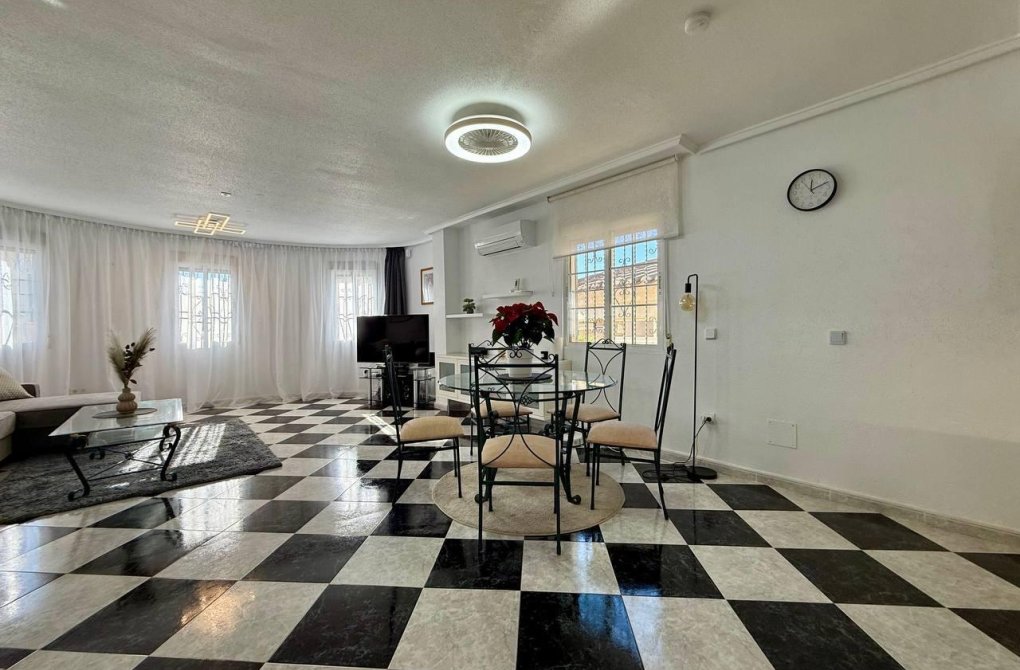 Resale - Villa - Orihuela Costa - Playa Flamenca