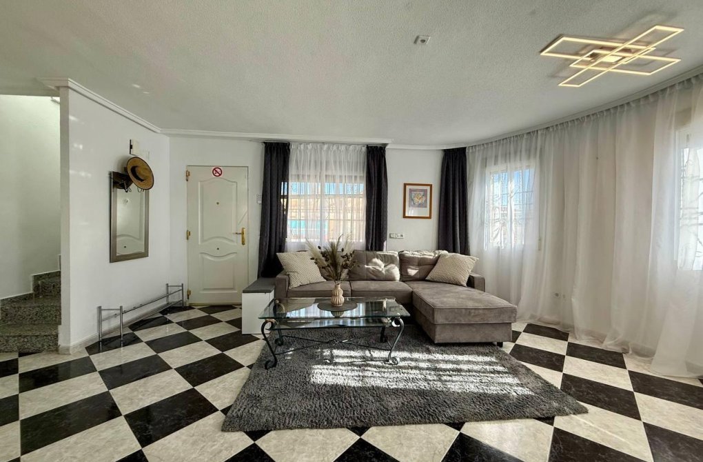 Resale - Villa - Orihuela Costa - Playa Flamenca