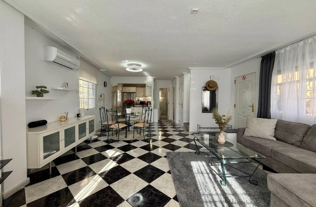 Resale - Villa - Orihuela Costa - Playa Flamenca