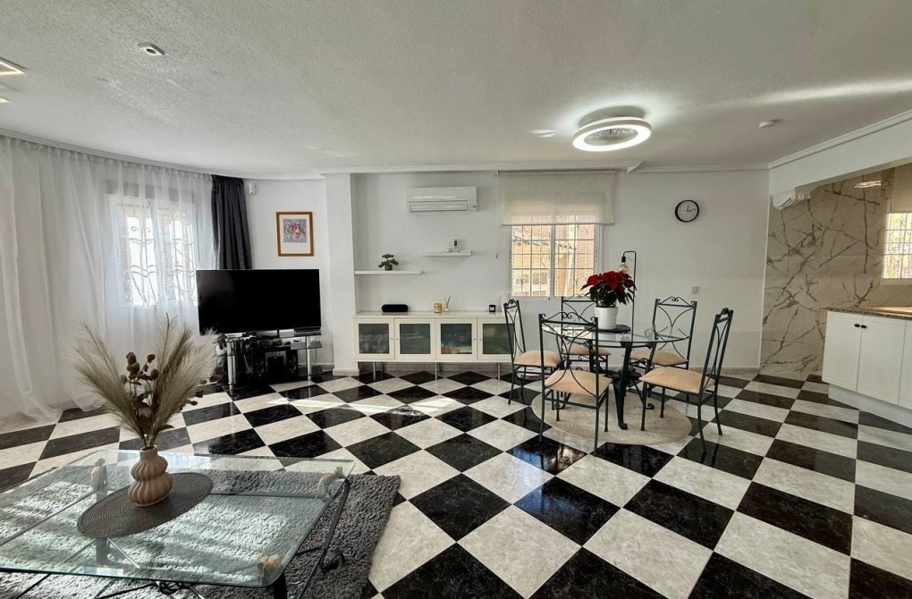 Resale - Villa - Orihuela Costa - Playa Flamenca