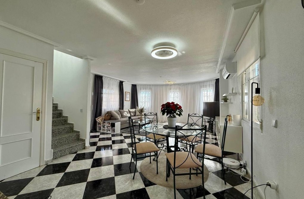 Resale - Villa - Orihuela Costa - Playa Flamenca