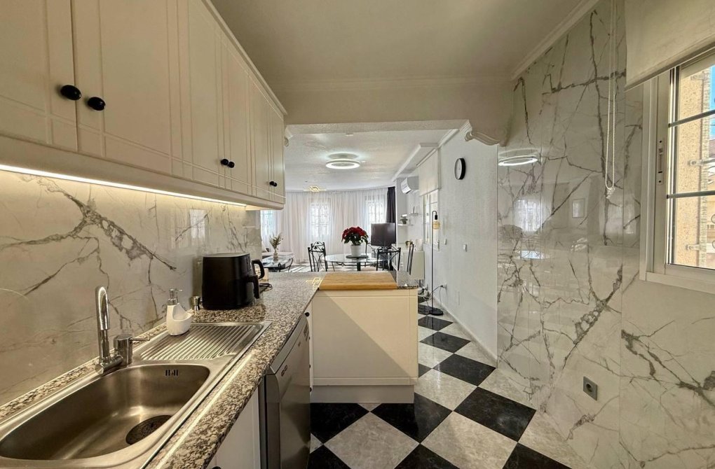 Resale - Villa - Orihuela Costa - Playa Flamenca