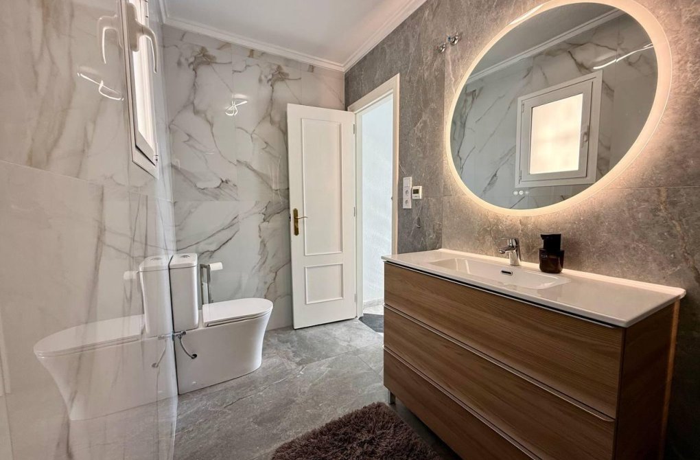 Resale - Villa - Orihuela Costa - Playa Flamenca