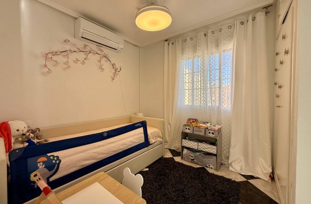 Resale - Villa - Orihuela Costa - Playa Flamenca