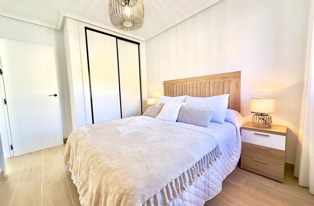 Resale - Apartment - Torrevieja - Cabo cervera