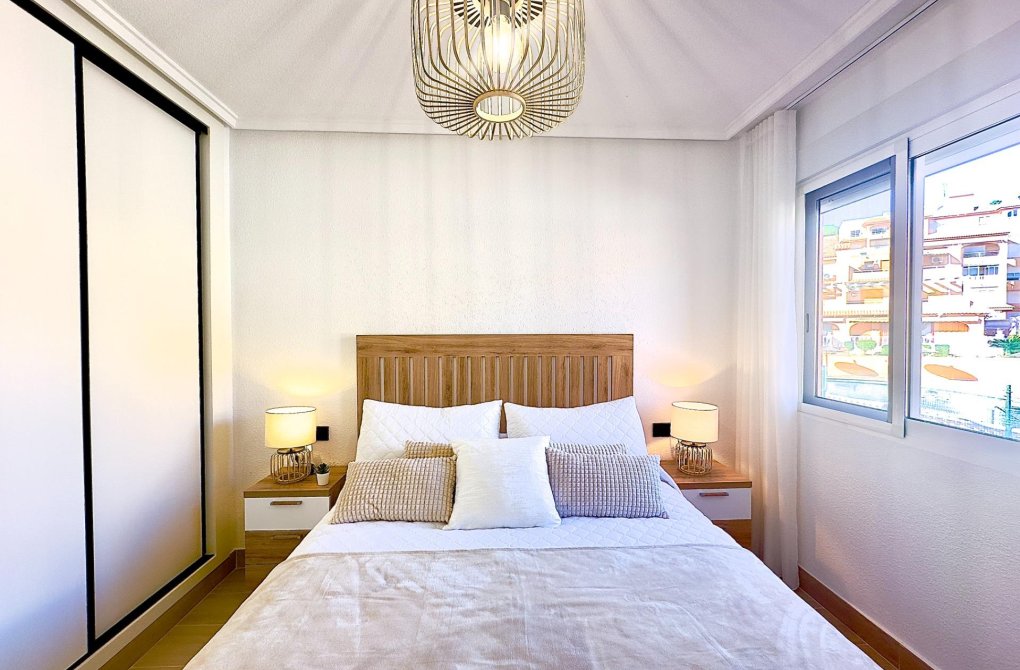 Resale - Apartment - Torrevieja - Cabo cervera