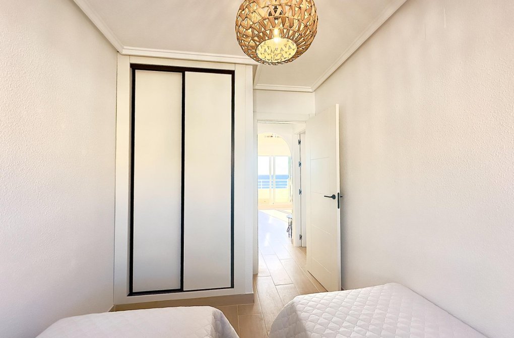 Resale - Apartment - Torrevieja - Cabo cervera