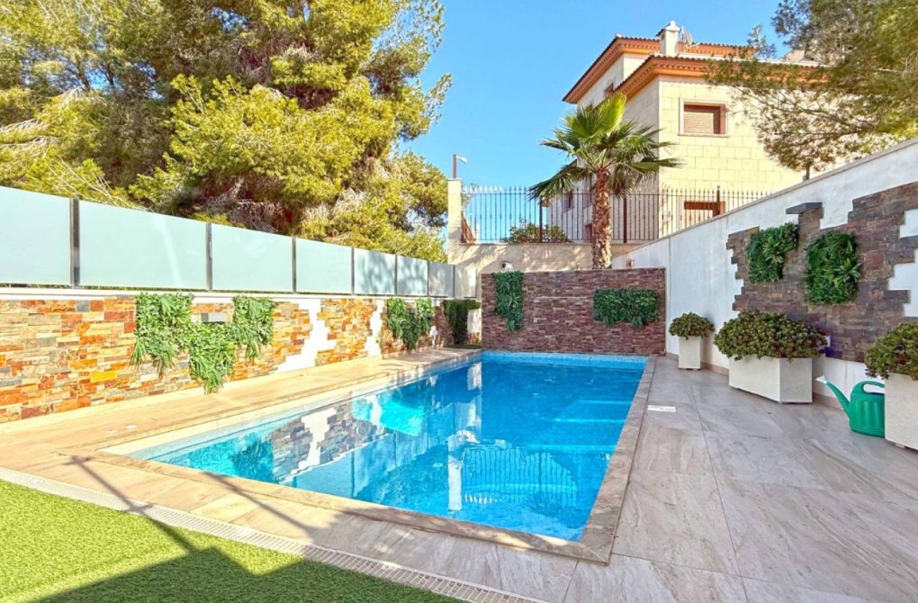 Resale - Detached Villa - Orihuela Costa - Villamartín