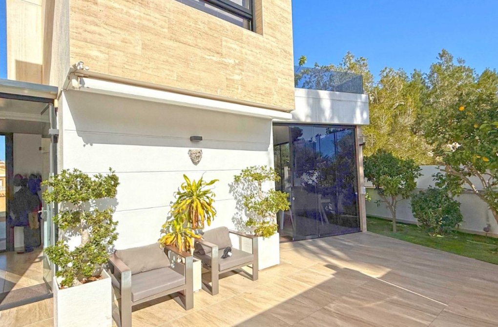 Resale - Detached Villa - Orihuela Costa - Villamartín