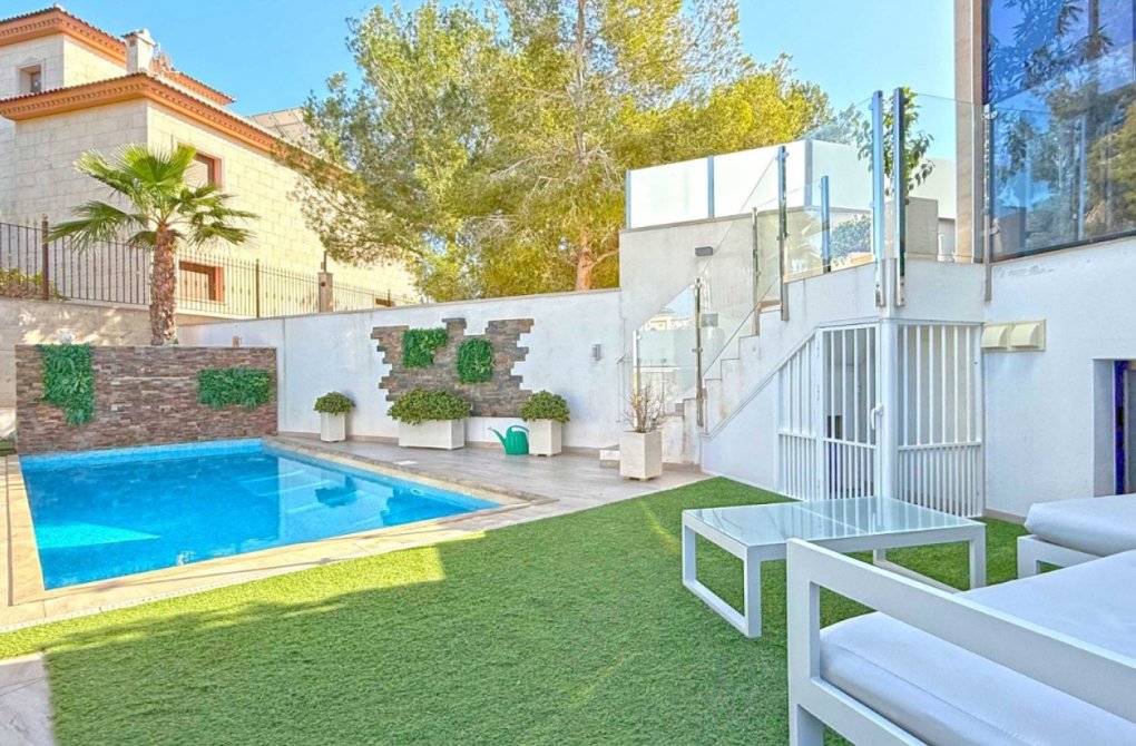 Resale - Detached Villa - Orihuela Costa - Villamartín