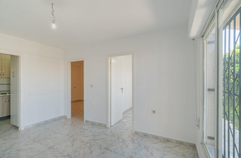 Resale - Terraced house - Torrevieja - Carrefour