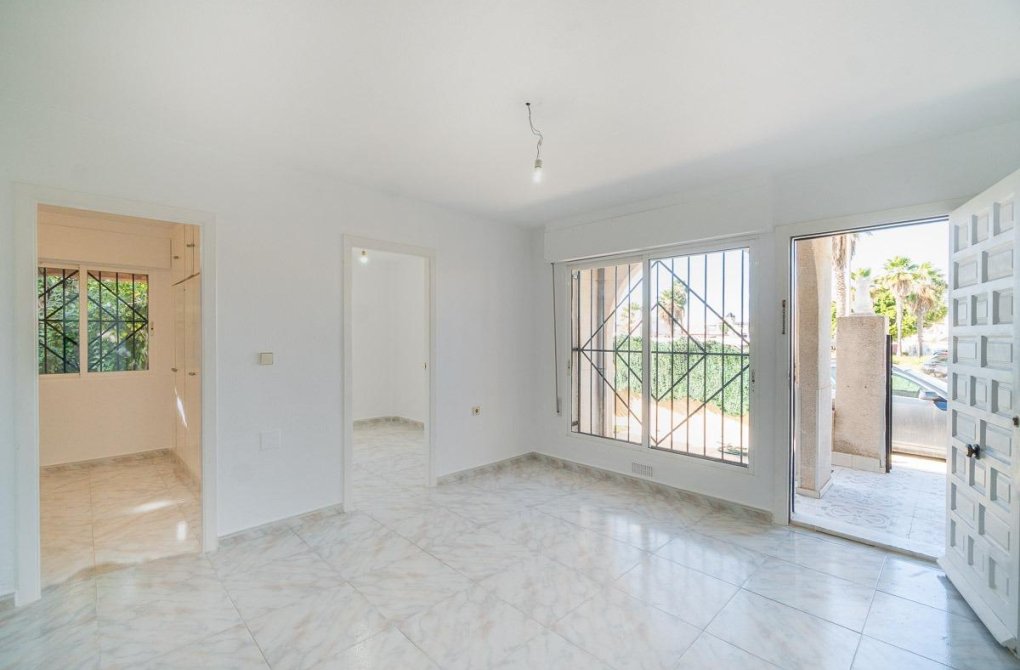 Resale - Terraced house - Torrevieja - Carrefour
