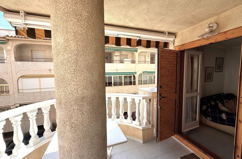 Resale - Apartment - Torrevieja - Acequion