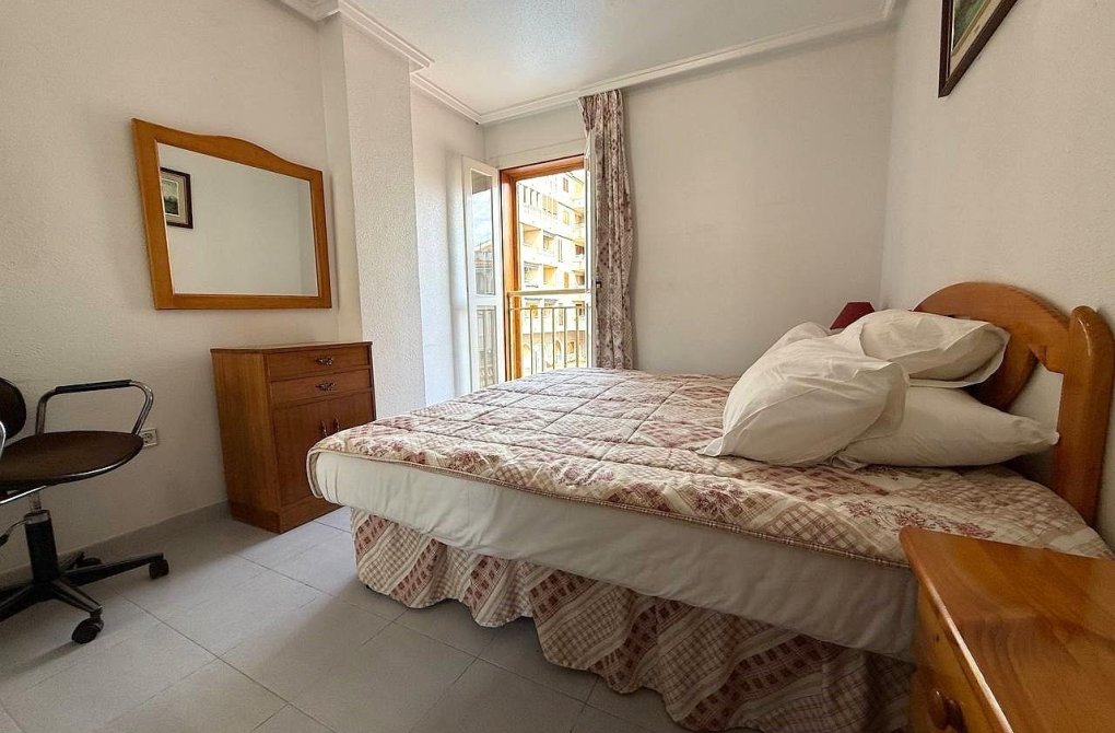 Resale - Apartment - Torrevieja - Acequion