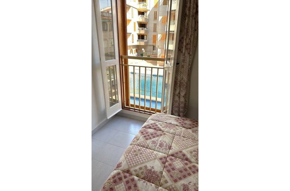 Resale - Apartment - Torrevieja - Acequion