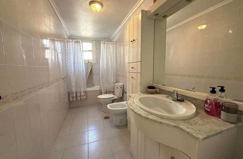 Resale - Apartment - Torrevieja - Acequion