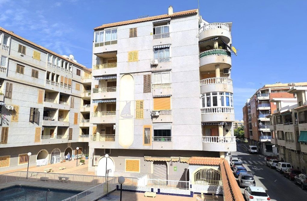 Resale - Apartment - Torrevieja - Acequion