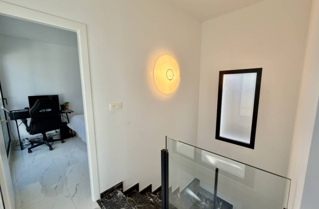 Resale - Villa - Los Montesinos - La Herrada