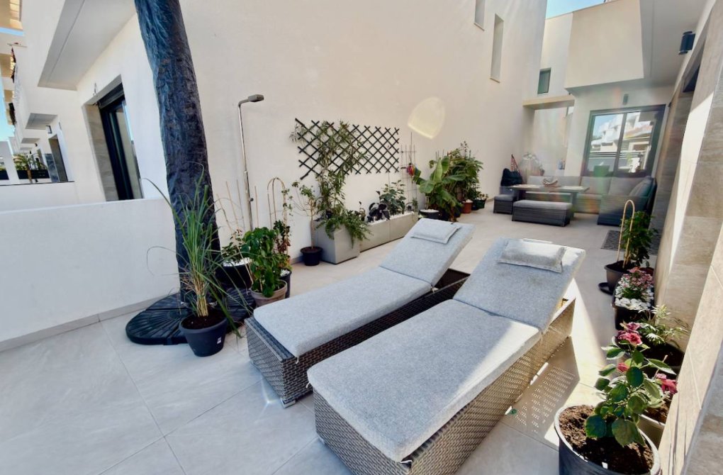 Resale - Villa - Los Montesinos - La Herrada