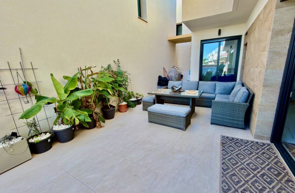 Resale - Villa - Los Montesinos - La Herrada