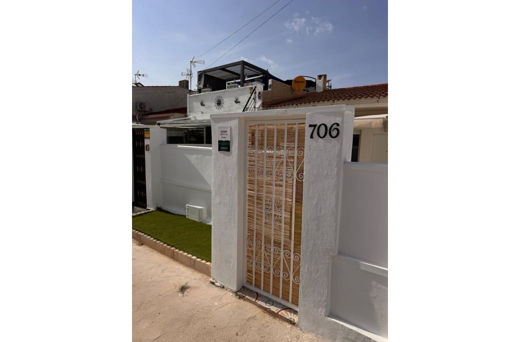 Resale - Bungalow - Torrevieja - La Siesta - El Salado - Torreta