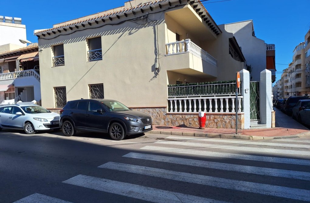 Resale - Terraced house - Torrevieja - Playa del cura