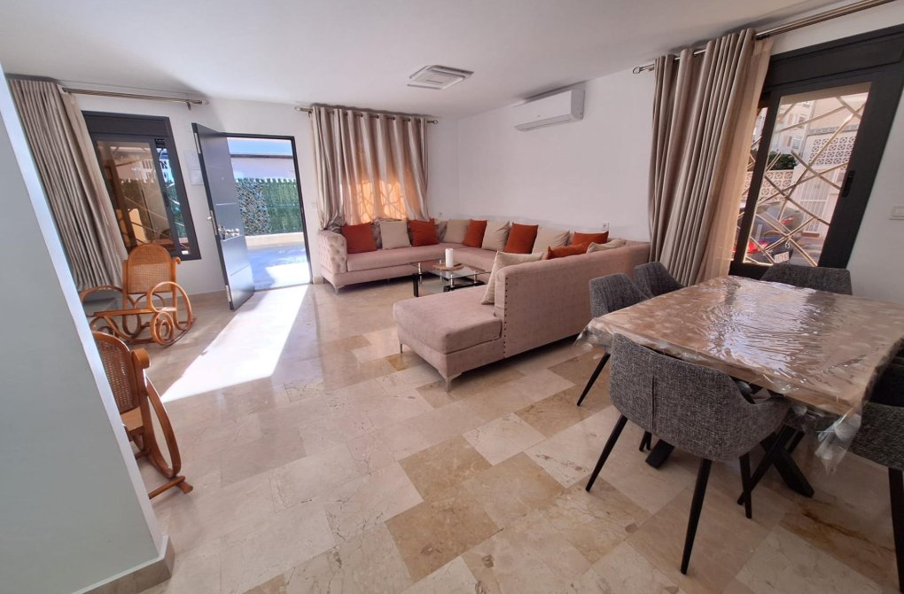 Resale - Terraced house - Torrevieja - Playa del cura