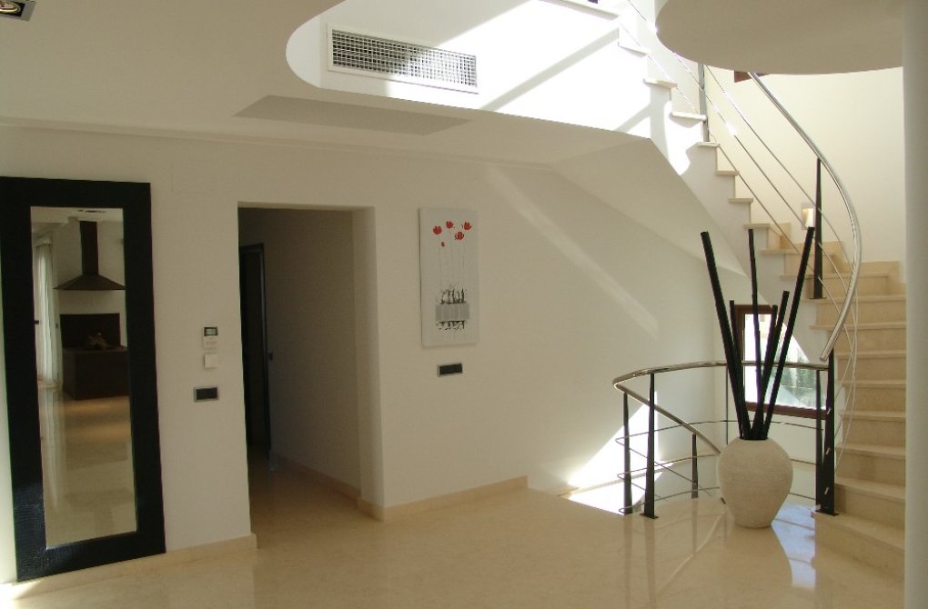 Resale - Villa - Cabo Roig