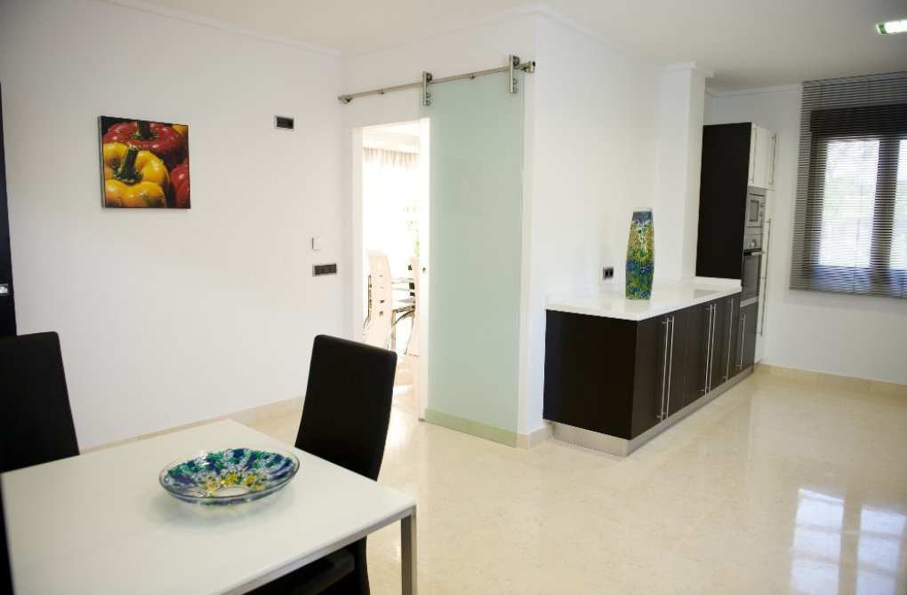 Resale - Villa - Cabo Roig
