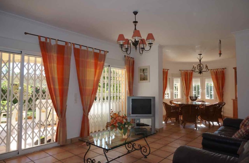 Resale - Villa - Cabo Roig