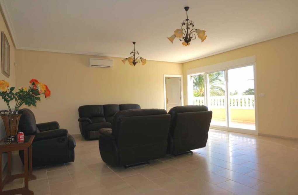 Resale - Villa - Cabo Roig